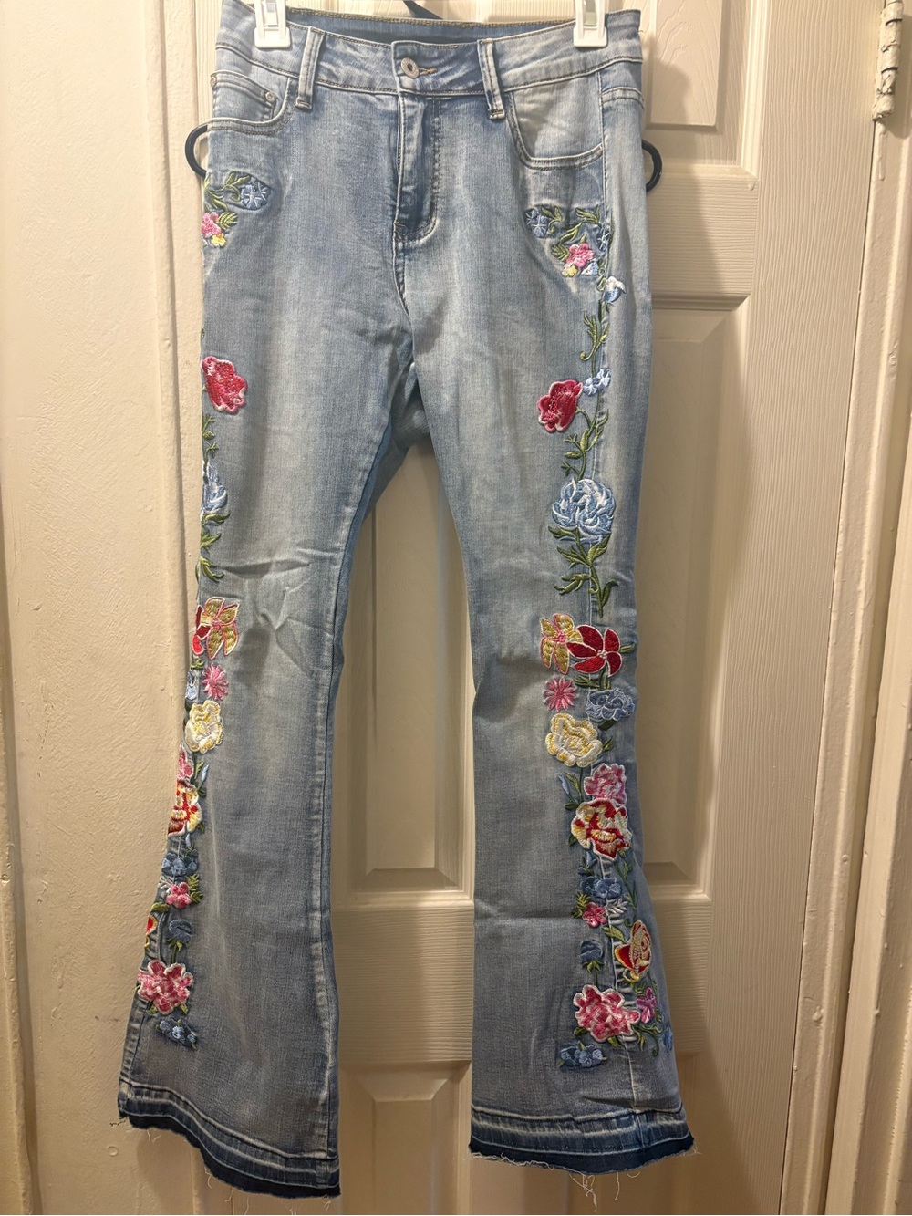 Light Wash Floral Embroidered Women's Jeans